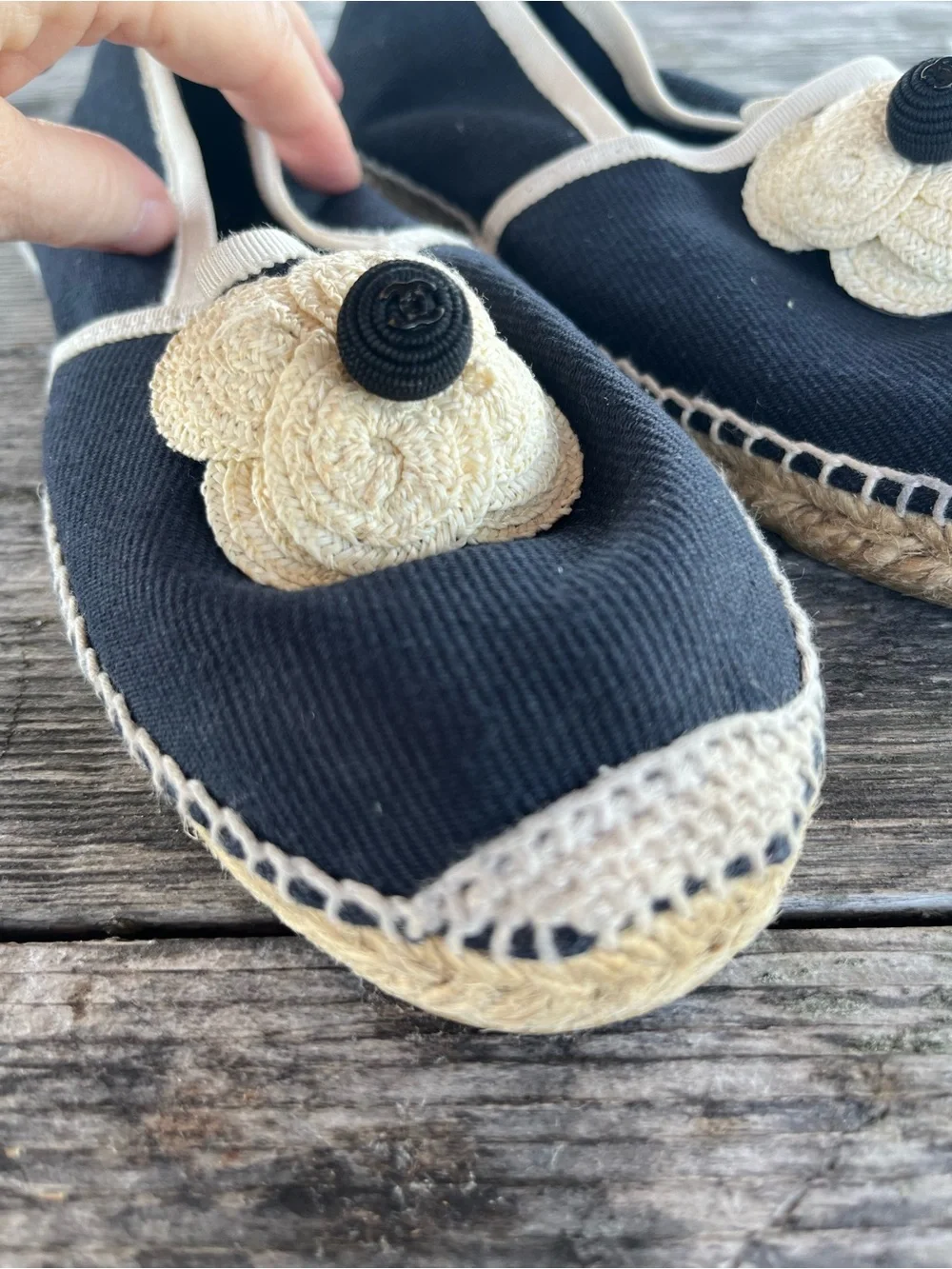 CHANEL Navy deep Canvas Espadrille Flats with Cream Flower Accent,great cond.8.5
